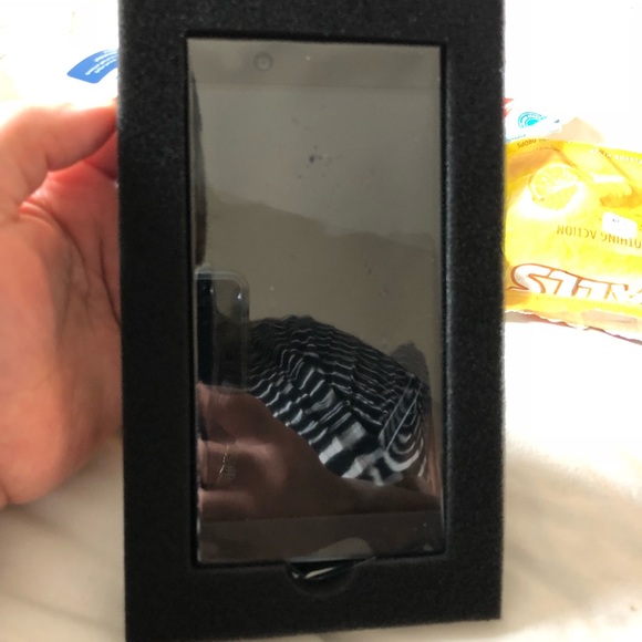 64gb Razer Phone - Picture 3 of 4